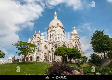 Basilique du Sacré Coeur Paris church hill nature en pierre blanche et le ciel Banque D'Images
