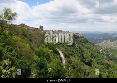 Enna est une ville italienne située à peu près au centre de la Sicile, Italie du sud, dans la province d'Enna, qui domine la campagne environnante Banque D'Images