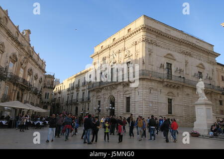 Ortigia est est petite île qui est le centre historique de la ville de Syracuse, en Sicile. Beaucoup de vieux, maintenu des maisons, de nombreux sites historiques. Banque D'Images