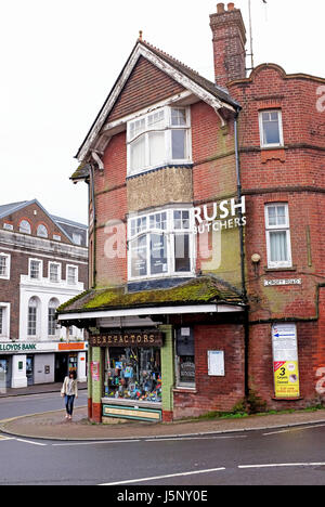 Crowborough East Sussex UK - bienfaiteurs hardware store anciennement bouchers Rush boutique dans le High Street Banque D'Images