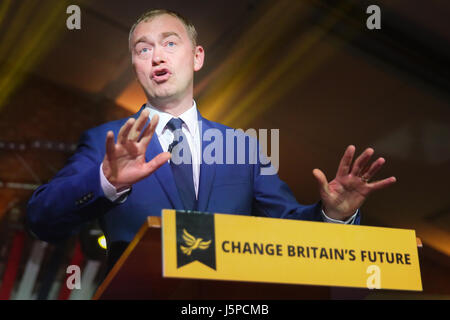 Espace ovale. L'Est de Londres, au Royaume-Uni. 17 mai, 2017. Le leader libéral-démocrate Tim Farron lance le manifeste électoral du parti à l'espace ovale. La Grande-Bretagne va aux urnes le 8 juin pour élire un nouveau parlement lors d'une élection générale. Credit : Dinendra Haria/Alamy Live News Banque D'Images