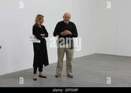 Gagosian Gallery, Londres, Royaume-Uni. 18 mai, 2017. Substance et Shadow sculptures d'Alberto Giacometti et leurs photographies par Peter Lindbergh. Gagosian est heureux de présenter une exposition de sculptures d'Alberto Giacometti, ainsi que des photographies de Peter Lindbergh. En 2016, Lindbergh a été invité à photographier les plâtres et les bronzes de Giacometti avec l'aide à la collecte de l'Kusthaus Zurch - la plus grande et la plus importante collection d'œuvres de Giacometti dans un musée, dont cent cinquante sculptures ainsi que des peintures. Crédit : Charlie J'Ercilla/Alamy Live News Banque D'Images