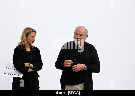 Gagosian Gallery, Londres, Royaume-Uni. 18 mai, 2017. Substance et Shadow sculptures d'Alberto Giacometti et leurs photographies par Peter Lindbergh. Gagosian est heureux de présenter une exposition de sculptures d'Alberto Giacometti, ainsi que des photographies de Peter Lindbergh. En 2016, Lindbergh a été invité à photographier les plâtres et les bronzes de Giacometti avec l'aide à la collecte de l'Kusthaus Zurch - la plus grande et la plus importante collection d'œuvres de Giacometti dans un musée, dont cent cinquante sculptures ainsi que des peintures. Crédit : Charlie J'Ercilla/Alamy Live News Banque D'Images