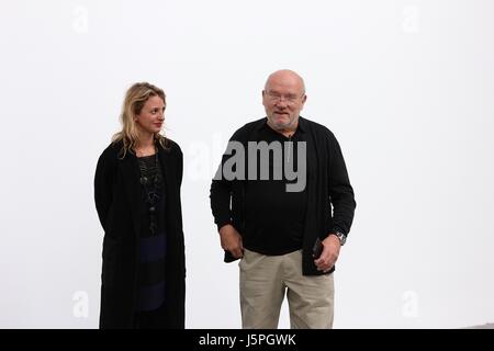 Gagosian Gallery, Londres, Royaume-Uni. 18 mai, 2017. Substance et Shadow sculptures d'Alberto Giacometti et leurs photographies par Peter Lindbergh. Gagosian est heureux de présenter une exposition de sculptures d'Alberto Giacometti, ainsi que des photographies de Peter Lindbergh. En 2016, Lindbergh a été invité à photographier les plâtres et les bronzes de Giacometti avec l'aide à la collecte de l'Kusthaus Zurch - la plus grande et la plus importante collection d'œuvres de Giacometti dans un musée, dont cent cinquante sculptures ainsi que des peintures. Crédit : Charlie J'Ercilla/Alamy Live News Banque D'Images