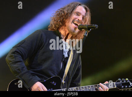 13 mai 2017 : la chanteuse et auteur-compositeur Chris Cornell effectue avec son groupe Soundgarden pendant l'invasion du Nord Music Festival à Somerset, dans le Wisconsin. Ricky Bassman/Cal Sport Media Banque D'Images