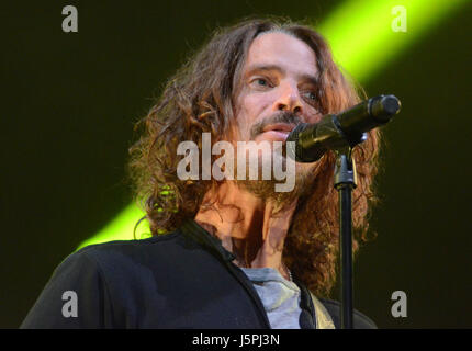 13 mai 2017 : la chanteuse et auteur-compositeur Chris Cornell effectue avec son groupe Soundgarden pendant l'invasion du Nord Music Festival à Somerset, dans le Wisconsin. Ricky Bassman/Cal Sport Media Banque D'Images