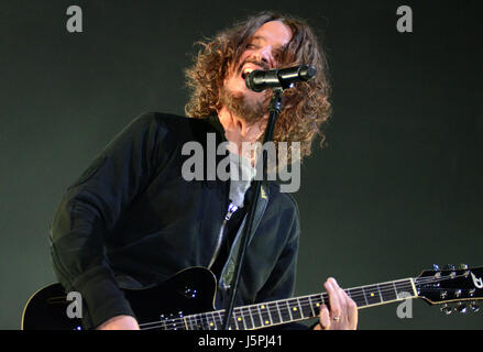 13 mai 2017 : la chanteuse et auteur-compositeur Chris Cornell effectue avec son groupe Soundgarden pendant l'invasion du Nord Music Festival à Somerset, dans le Wisconsin. Ricky Bassman/Cal Sport Media Banque D'Images