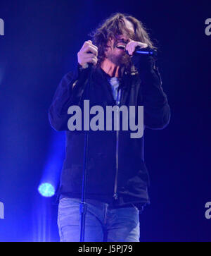 13 mai 2017 : la chanteuse et auteur-compositeur Chris Cornell effectue avec son groupe Soundgarden pendant l'invasion du Nord Music Festival à Somerset, dans le Wisconsin. Ricky Bassman/Cal Sport Media Banque D'Images