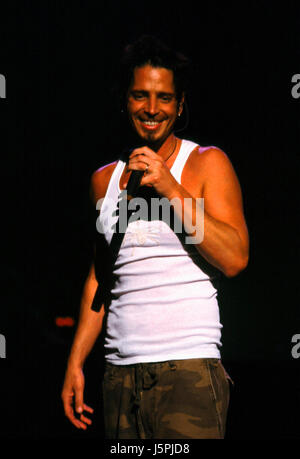 Chris Cornell d'Audioslave (anciennement de Soundgarden) fonctionne à la LG Wiltern à Los Angeles, Californie. Le 20 mai 2005. Credit ://MediaPunch RTWard Banque D'Images