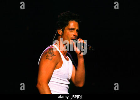 Chris Cornell d'Audioslave (anciennement de Soundgarden) fonctionne à la LG Wiltern à Los Angeles, Californie. Le 20 mai 2005. Credit ://MediaPunch RTWard Banque D'Images