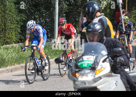 Cassalecchio di Reno, Emilia-Romagna, Italie. 18 mai, 2017. Giro d'Italia - Tour de l'Italie. Giro d'Italia 2017 stade 12 Forli - Reggio Emilia, les cyclistes arrivent dans Cassalecchio di Reno. Credit : Cristian Mihaila/Alamy Live News Banque D'Images