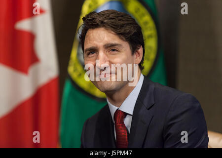 Seattle, Washington : le premier ministre du Canada, Justin Trudeau se réunit avec le gouverneur Jay Inslee afin d'examiner les questions se rapportant à la région du Nord-Ouest du Pacifique. Trudeau et Inslee sont attendus pour discuter des possibilités de promouvoir davantage la collaboration régionale sur le commerce, le transport, le développement des entreprises et de l'action climatique. L'état de Washington et la Colombie-Britannique travaillent actuellement ensemble à travers plusieurs initiatives, telles que la faisabilité de l'ultra high-speed rail de Seattle à Vancouver, C.-B. Crédit : Paul Gordon/Alamy Live News Banque D'Images