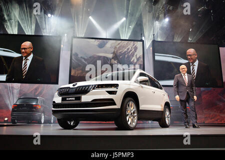 Stockholm, Suède. 18 mai, 2017. Skoda Auto CHEF Bernhard Maier introduit le tout nouveau SUV Skoda Karoq à Stockholm, Suède, le 18 mai 2017. Credit : Rene Fluger/CTK Photo/Alamy Live News Banque D'Images