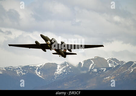 Un U.S. Air Force U-2 Dragon Lady spy avion décolle au cours de l'effort à la pointe nord du Joint Base Elmendorf-Richardson 3 mai 2017 à Anchorage, Alaska. (Photo par John Gordinier /US Air Force par Planetpix) Banque D'Images