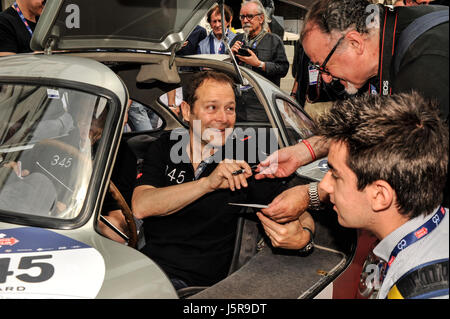 Brescia, Italie. 18 mai, 2017. Aldo Costa signer autographe à 1000 Miglia Village Crédit : Gaetano Piazzolla/Pacific Press/Alamy Live News Banque D'Images