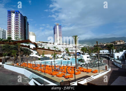 Adeje, Santa Cruz de Tenerife, Espagne - 25 Décembre, 2016. Belle vue sur piscine dans complexe de l'hôtel Hard Rock, province Santa Cruse, Tenerife, Banque D'Images