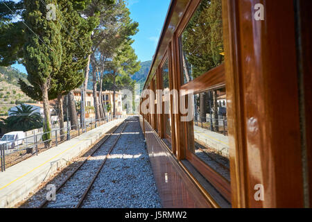 Vue d'un train roulant Banque D'Images