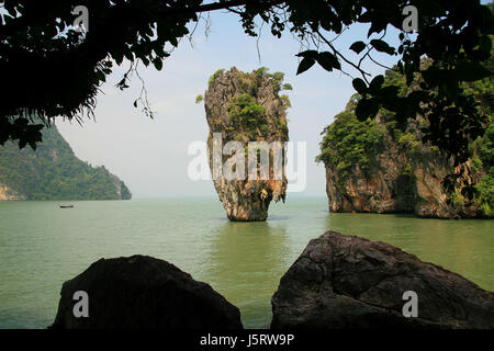 L'eau salée ensemble rock Thaïlande mer océan eau arbre arbres rock Thaïlande Banque D'Images