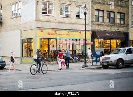 Un Qdoba Mexican Restaurant à Hoboken, New Jersey le mardi 16 mai 2017. Jack in the Box, le parent de Qdoba a embauché Morgan Stanley pour l'aider dans l'une des retombées possibles de la chaîne. (© Richard B. Levine) Banque D'Images