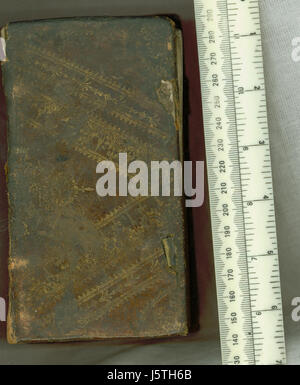 Ce titre fait référence à une édition ou artefact spécifique du Nouveau Testament en grec, mettant en évidence la couverture supérieure de l'article, peut-être un manuscrit rare ou une première édition imprimée. Banque D'Images