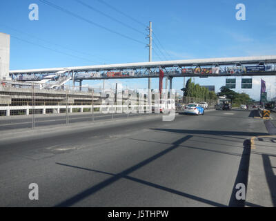 0001 Passerelle Marcos Pont de l'autoroute 08 Autoroute Marikina City Banque D'Images