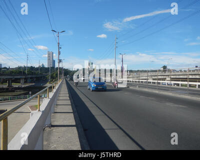 0001 Passerelle Marcos Pont de l'autoroute 23 Autoroute Marikina City Banque D'Images