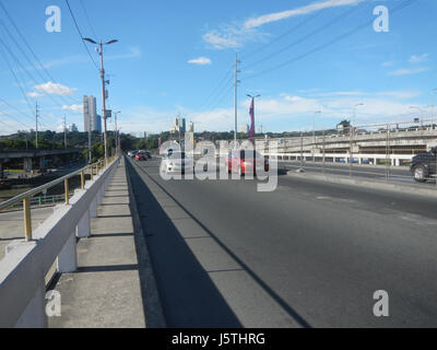 0001 Passerelle Marcos Pont de l'autoroute 25 Autoroute Marikina City Banque D'Images