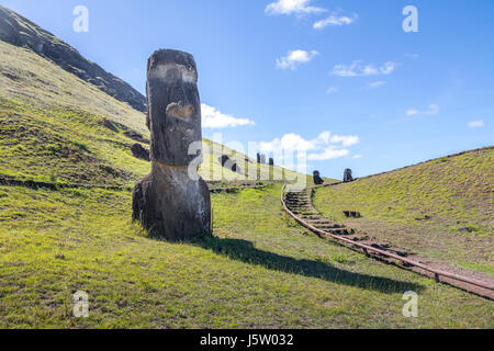 Moai Statues de carrière Volcan Rano Raraku - Île de Pâques, Chili Banque D'Images