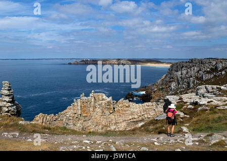 Pointe de Pen Hir, presqu'île de Crozon, en bas de la plage de Pen Hat et la pointe du Toulinguet, Finistère. Bretagne, France Banque D'Images