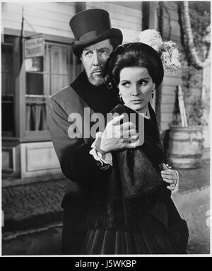 Vincent Price, Debra Paget, sur-ensemble du film, 'The Haunted Palace', 1963 Banque D'Images