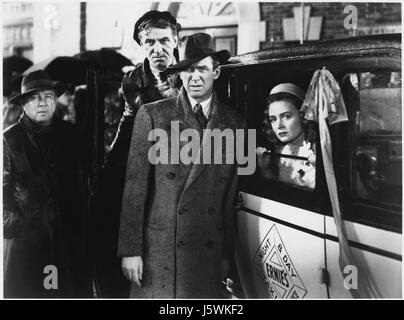 Frank Faylen, James Stewart, Donna Reed, sur-ensemble du film, "It's a Wonderful Life", 1946 Banque D'Images