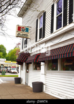 Oxford, New York, USA. Le 12 mai 2017. Entrée de M. Chubbs Restaurant au centre-ville d'Oxford, New York Banque D'Images
