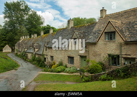 Arlington row en Bibury village, Cotswolds, Gloucestershire, Angleterre. Banque D'Images