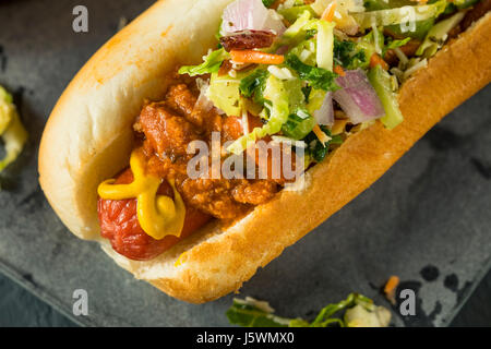 Slaw maison Hot Dog à la moutarde piment et de choux Banque D'Images