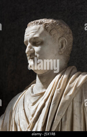 Rome. L'Italie. Statue de l'empereur romain Titus (39-81 A.D), Braccio Nuovo, Museo Chiaramonti, Musées du Vatican. Musei Vaticani. Titus Flavius Vespasianus Banque D'Images