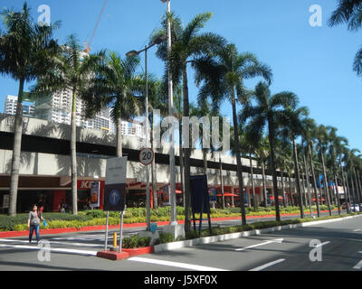 Ce titre fait référence à un emplacement spécifique dans la ville de Quezon, aux Philippines, en particulier le Centre Araneta dans le district de Cubao, une importante zone commerciale urbaine. Banque D'Images