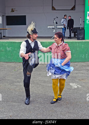 Muzlja - Zrenjanin, Serbie, le 22 avril 2017. Danse hongroise comme un prélude à l'événement 'Hongrie' le mariage traditionnel. Banque D'Images