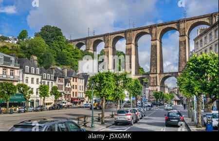 France, Bretagne, département Finistére, Morlaix, Place des otages et le viaduc de Morlaix Banque D'Images