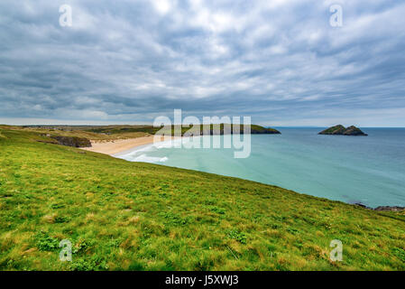 Baie de Holywell est une destination touristique populaire près de Newquay. Banque D'Images