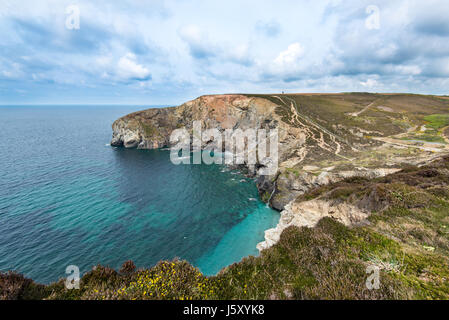 Sally's bas est une crique isolée sur la côte de Cornouailles entre Porthtowan et Portreath. Banque D'Images