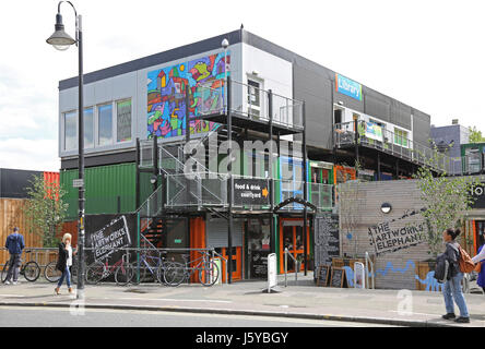 Les Œuvres d'éléphant, un développement de bureaux boutiques et cafés dans le sud de Londres, construite à partir de contenants d'expédition. Elephant and Castle. Banque D'Images