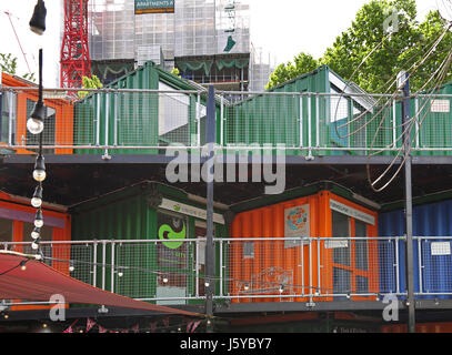 Les Œuvres d'éléphant, un développement de bureaux boutiques et cafés dans le sud de Londres, construite à partir de contenants d'expédition. Elephant and Castle. Banque D'Images