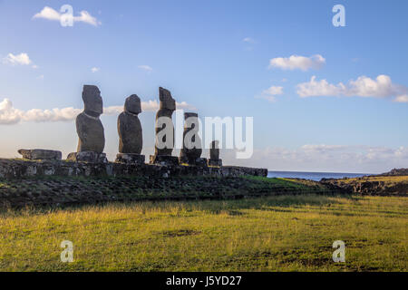 L'ahu Tahai Moai Statues près de Hanga Roa - Île de Pâques, Chili Banque D'Images