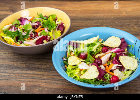 Salade de fromage cru avec jetons. Studio Photo Banque D'Images