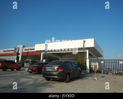 Le concessionnaire Toyota situé sur la rue Parulan, Plaridel, Bulacan, sert de plaque tournante pour les ventes et les services automobiles dans la région. Cette concession, baptisée total Toyota, offre une gamme de véhicules Toyota, allant des modèles économiques aux voitures haute performance, répondant aux divers besoins des clients de la communauté locale. Banque D'Images