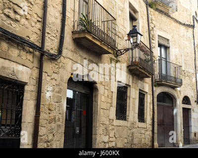 Calcaire médiévale maisons dans l'ancien quartier juif de Gérone, Espagne. Banque D'Images