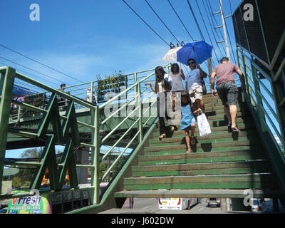 02913 Passerelle Bagong Katipunan EDSA Ouest Ville Caloocan 08 Barrio Banque D'Images