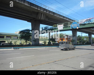 02913 Passerelle Bagong Katipunan EDSA Barrio Ouest Ville Caloocan 17 Banque D'Images