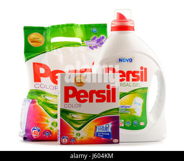 POZNAN, Pologne - 24 juin 2016 : introduite par Henkel en 1907 Persil a été la première disponible commercialement "activée" à lessive. Distr maintenant Banque D'Images