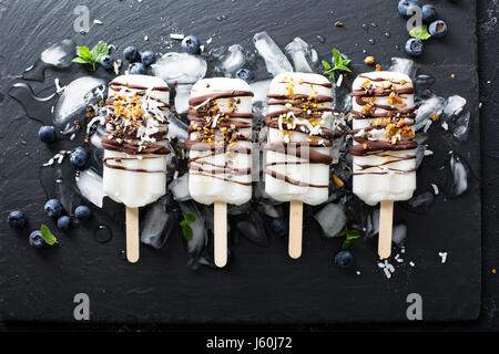 Sucettes de noix de coco vegan sain Banque D'Images